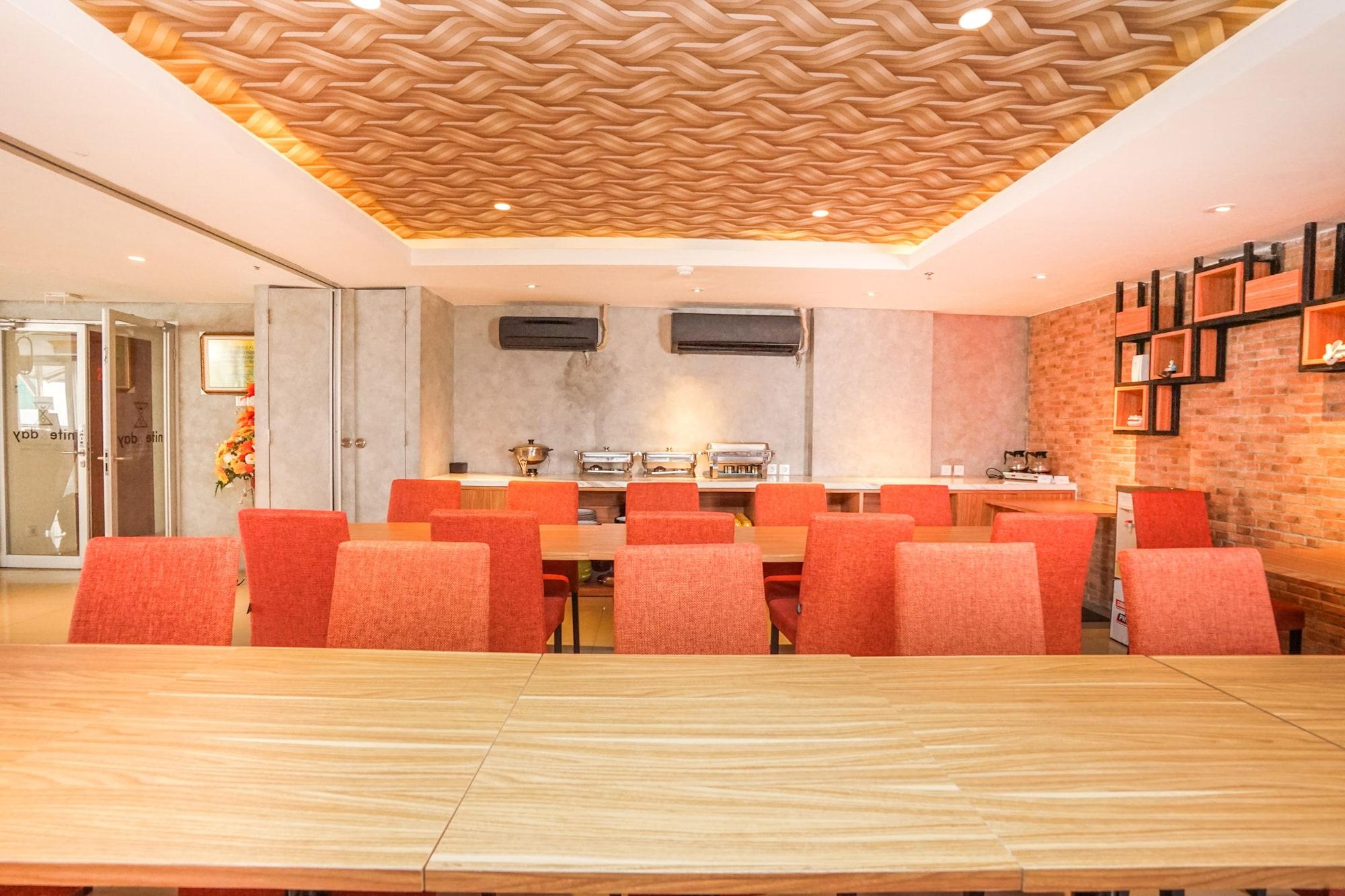 Vaccinated Staff - OYO Flagship 2261 Pp Properti Pavilion Permata Surabaya Esterno foto