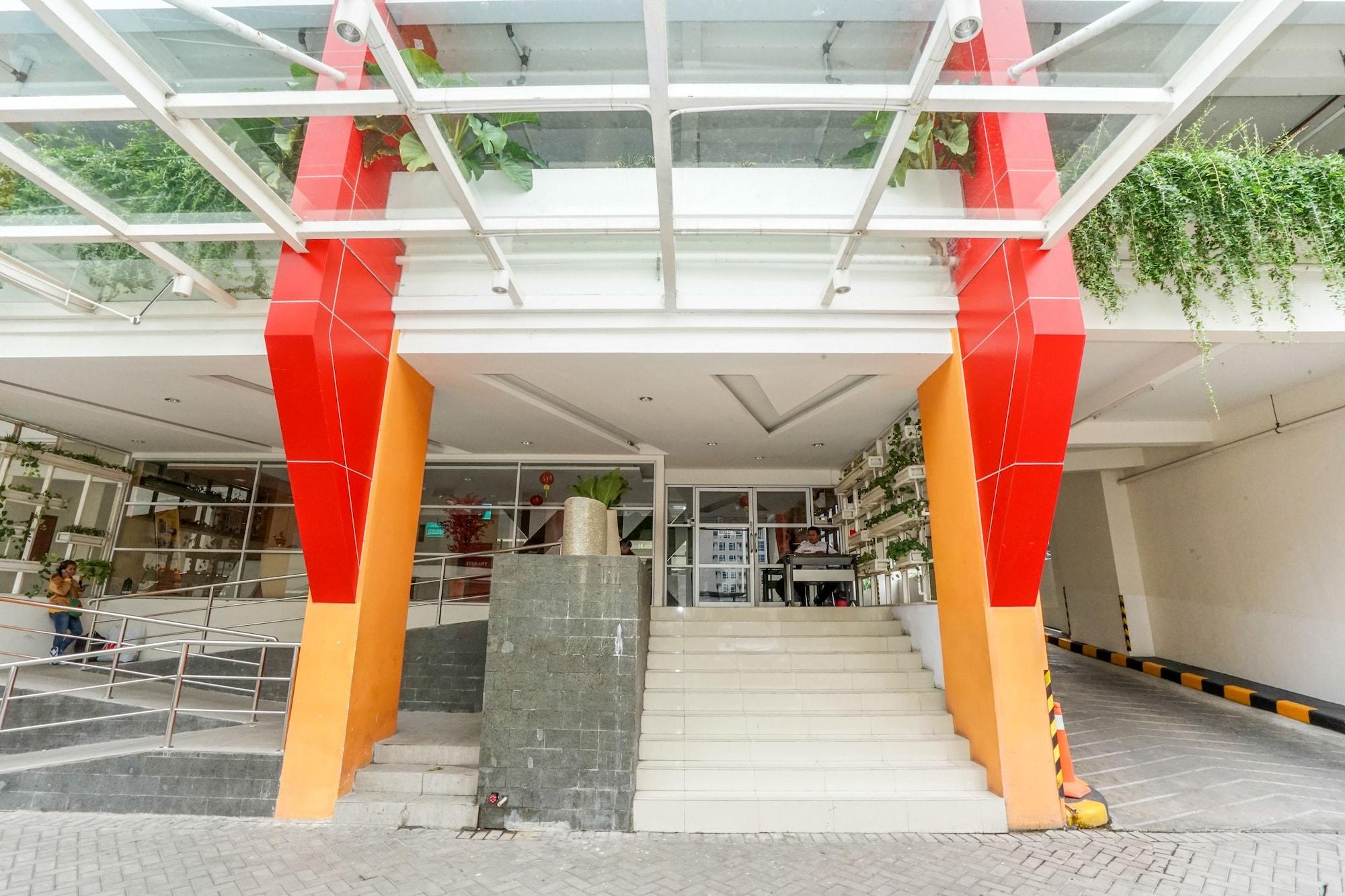 Vaccinated Staff - OYO Flagship 2261 Pp Properti Pavilion Permata Surabaya Esterno foto